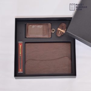 souveniruntuktemankantor4.jpg rekomendasi souvenir untuk teman kantor berupa gift set