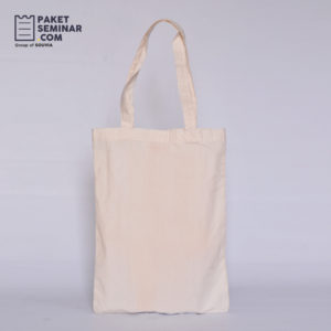 tote bag blacu merupakan item yang familiar diberikan sebagai souvenir workshop atau seminar