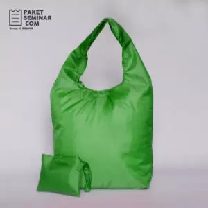 Goodie bag lipat terbuat dari bahan parasut