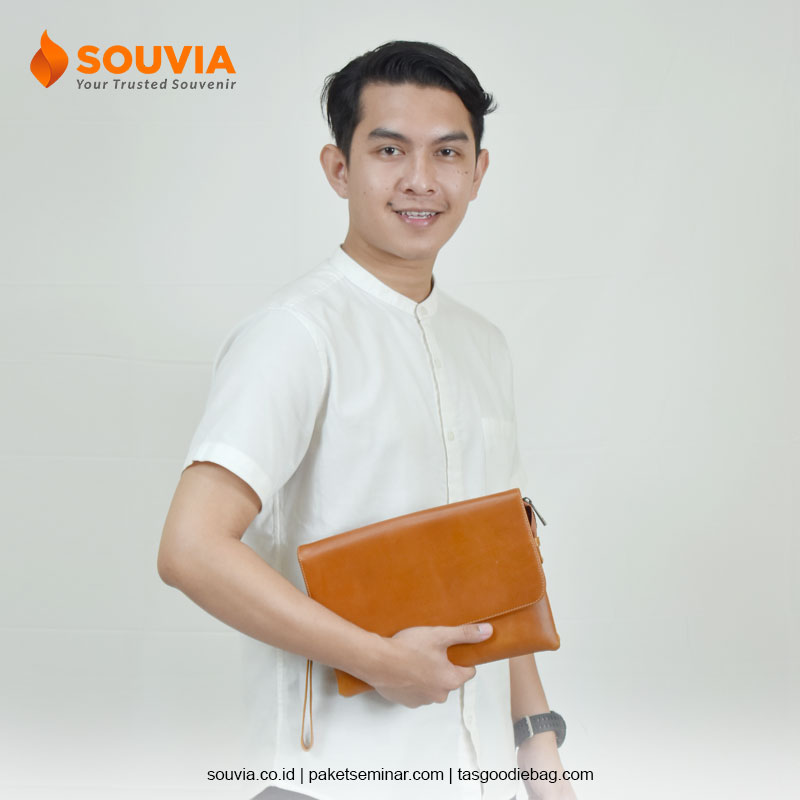 Pouch bag kulit asli untuk diberikan sebagai souvenir eksklusif dan premium