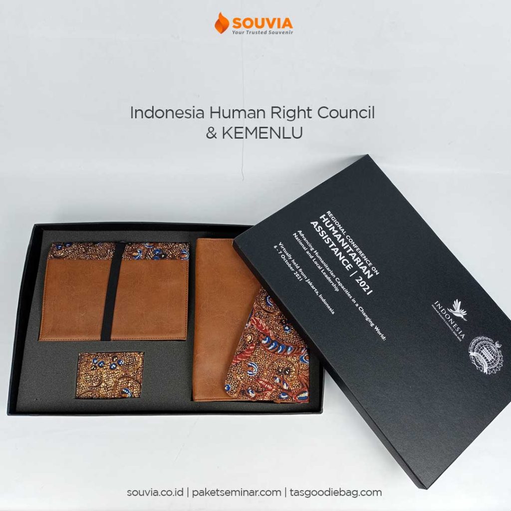 Contoh konsep souvenir KTT G20 Indonesia bernuansa batik