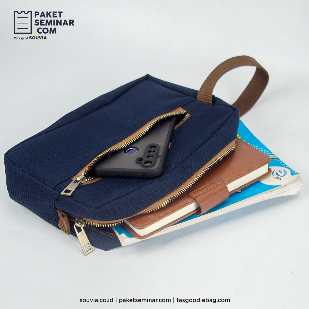 pilihan pouch kanvas berupa pouch blues