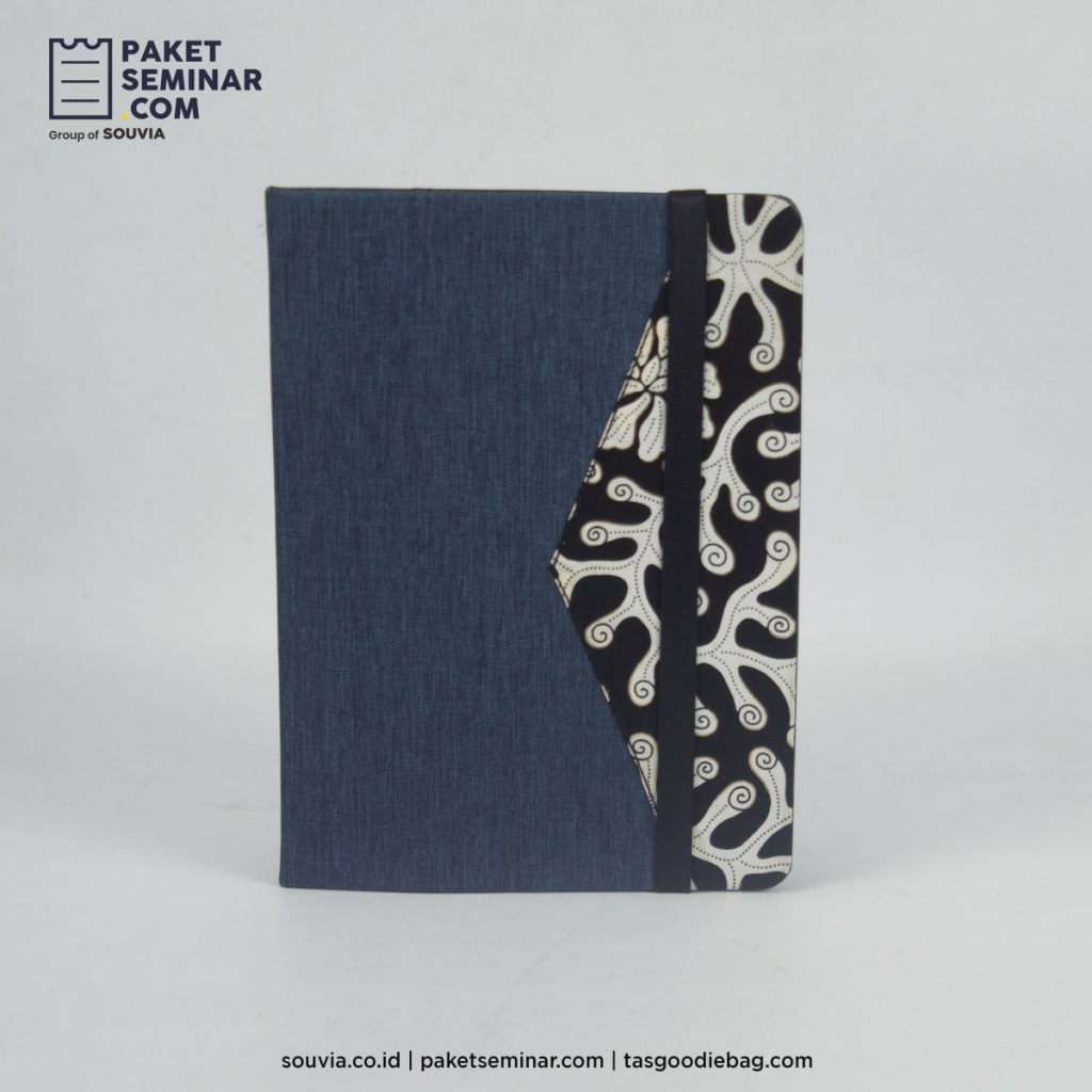 Buku agenda batik hardcover merupakan souvenir unik