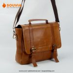 Tas selempang kulit asli memberikan kesan mewah saat diterima