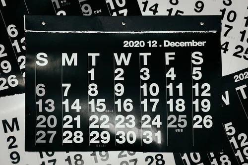 Cari jasa cetak kalender? di paketseminar.com aja