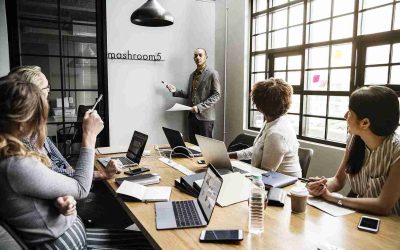 Seminar vs Workshop: 7 Perbedaan Utama & Contoh Kegiatan Praktis